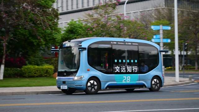 智驾独角兽IPO：加冕全球通用自动驾驶第一股！市值406亿，Robobus落地全球近30城