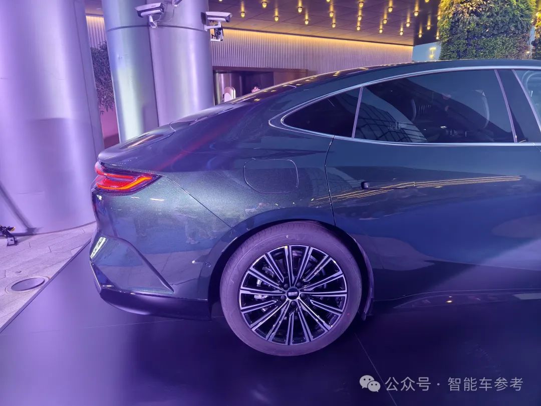 杭州版大奔14万开卖！百公里3个油，标配高速NOA送行政座椅