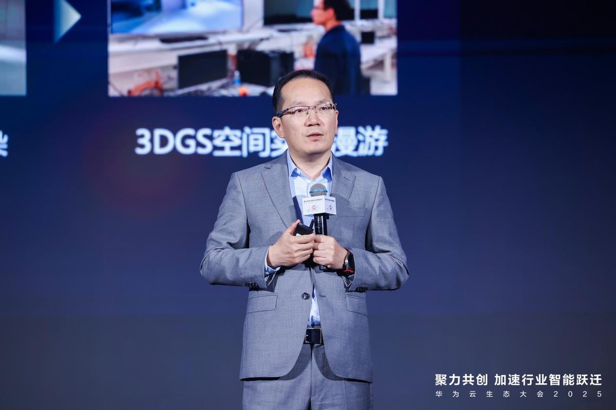 华为昇腾AI云服务四大升级:搭载CloudMatrix 384超节点,性能领先