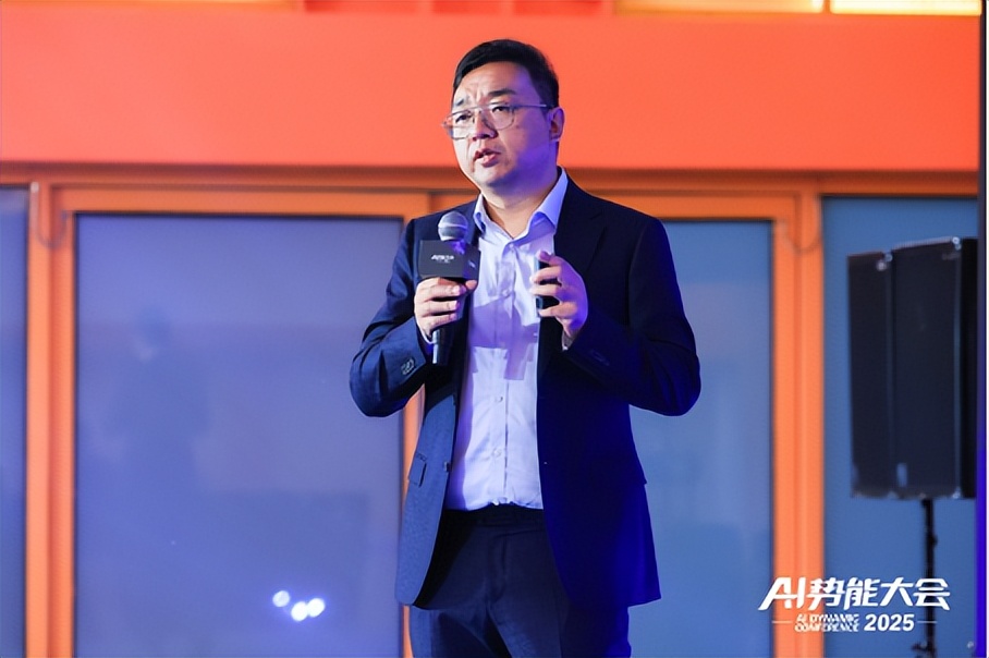 AI应用突围，中小企业的新周期已至