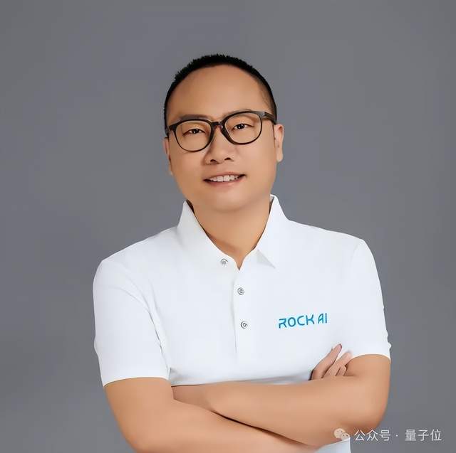 树莓派上流畅运行大模型！让终端具备自主学习与记忆能力｜对话RockAI CEO刘凡平