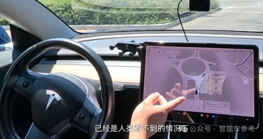 何小鹏帮马斯克Debug：没有导航，FSD自己乱开