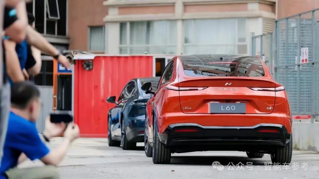 蔚来首款900V车型已下线！对标Model Y，22万预售，冰箱彩电大沙发