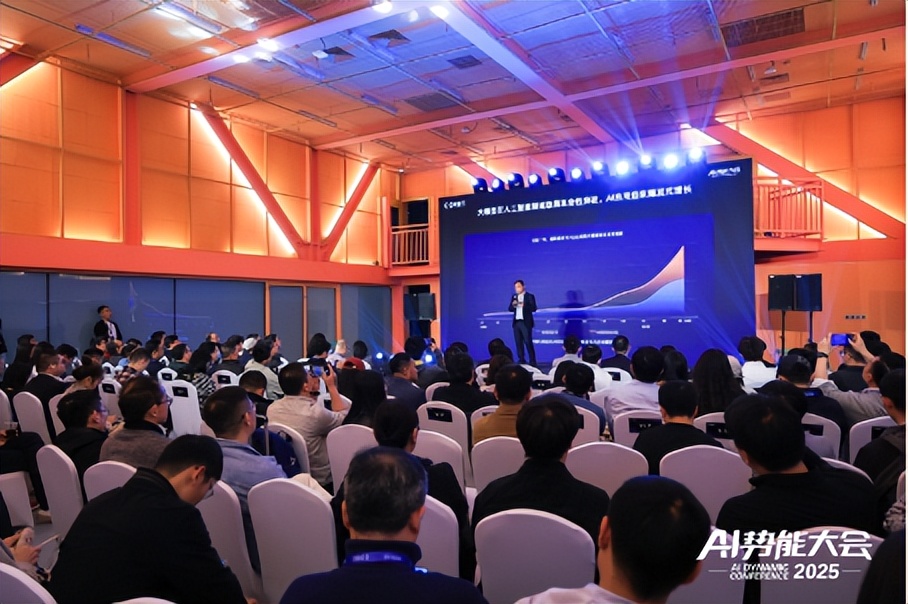 AI应用突围，中小企业的新周期已至