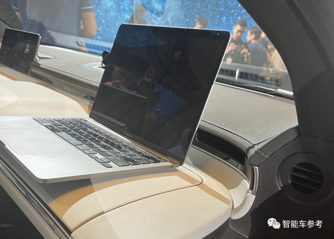 25万开售！余承东一声令下，智界S7“无人驾驶”登台发布